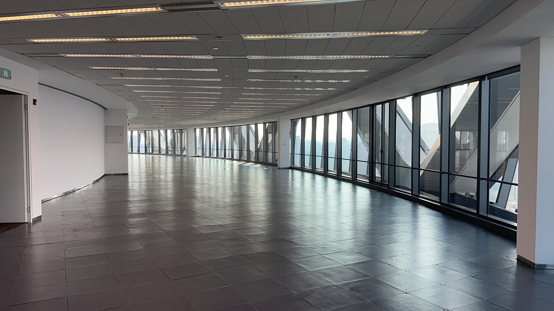 保利国际广场      4000平米办公室   